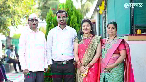 On day of girl marriage father accident pune police