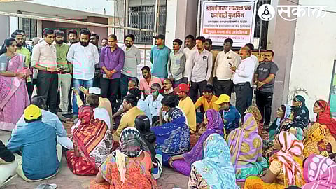 Group Development Officer Mahesh Patil discussing with the Gram Panchayat employees who are protesting the strike.