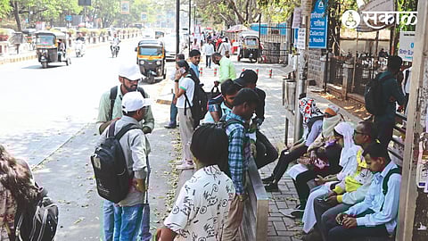 Students and passengers waiting as Citylink buses are closed.