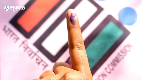 Lok Sabha Election 2024 : 'रेशन कार्डवर देणार ब्रँडेड दारू...', लोकसभेसाठी महिला उमेदवारांचं मतदारांना आश्वासन