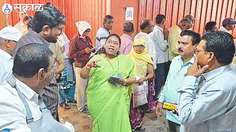 Commissioner Amita Dagade-Patil inspected the system in the background of property owners flocking to the municipal corporation to pay property tax.
