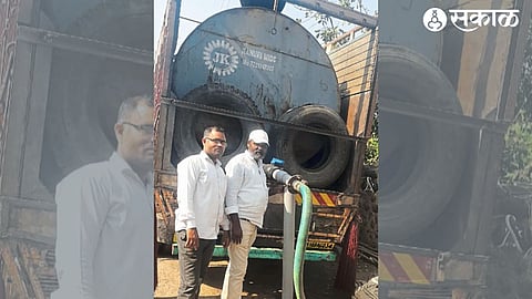 While pouring water with a tanker in the water supply well of the village in Umrane..