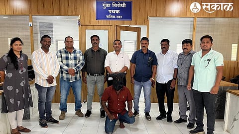 Barakya alias Shrikant Vakude, an innkeeper arrested from Pune. including the anti-gang squad of the city crime branch.