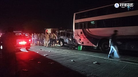 Accident News : वऱ्हाड घेवून निघालेल्या चारचाकी गाडीचा अपघात; सात जणांचा मृत्यू