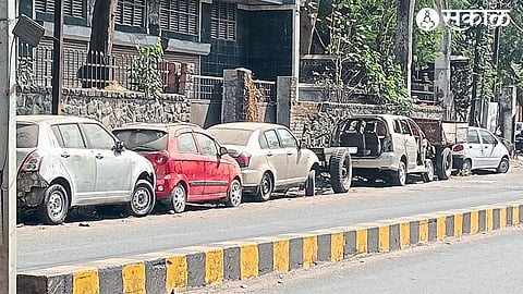 A siege of wrecked vehicles on Sarada Circle to Mumbai Naka route.
