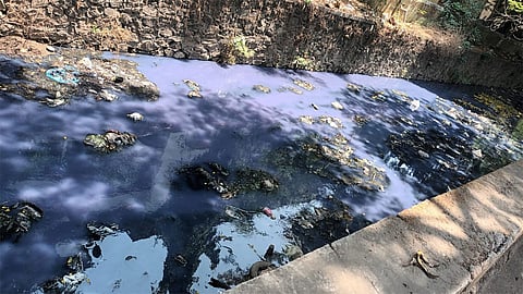 blue water in drain dombivali