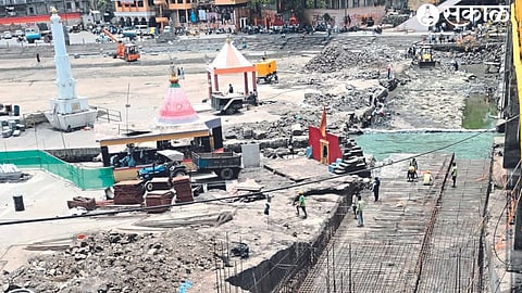 Mechanical gate work in progress under Ahilya Devi Holkar bridge.