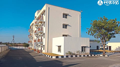 Yatri Niwas of National Highways Department fell into dust