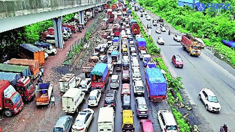 Mumbai News: मुंबई - नाशिक महामार्गावरील पादचारी पुलाच्या कामाला गती