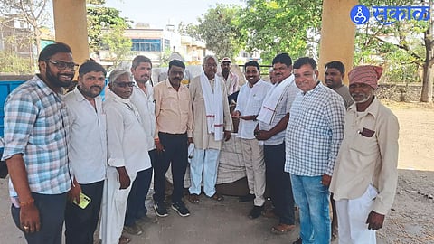 Chairman Ashok Patil, Deputy Chairman Suresh Patil, Director and farmers were present during the auction of agricultural produce