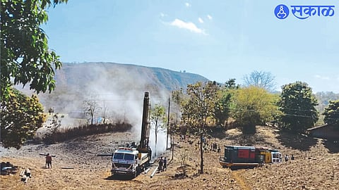 As there is no water at the base of the Satpura, a cloud of dust flies when the boring is going on.