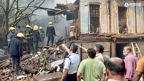 juna wada caught fire near bhau rangari ganpati pune