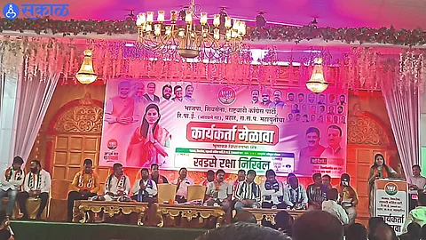 MP Raksha Khadse speaking at Mahayuti workers meeting. MLA Sanjay Savkare on the platform