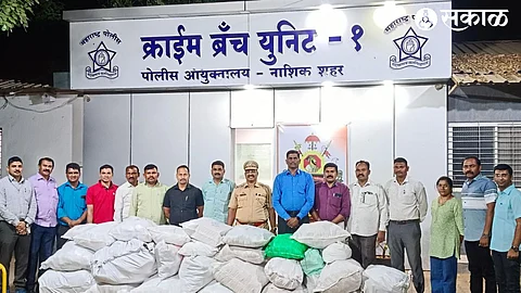 Banned Gutkha seized from Budhwar Peth in Old Nashik. Along with the team of Unit One of the City Crime Branch.
