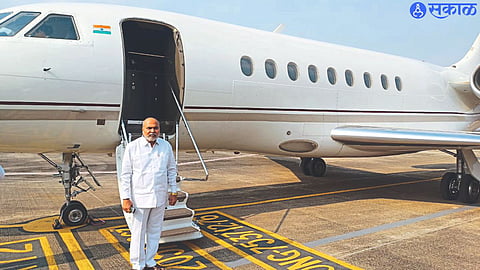 Rajvardhan Kadambande present at the airport.