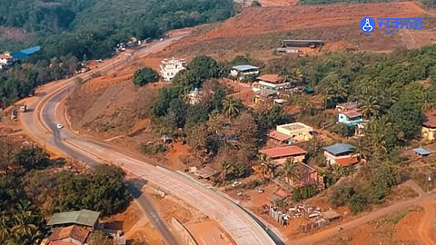 Mumbai Goa Highway: मुंबई-गोवा महामार्गावर एकामागोमाग घसरल्या ६ दुचाकी; वाचा नक्की काय घडलं