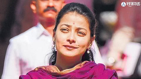MP Praniti Shinde questions ruling leaders and criticizes women’s reservation session.