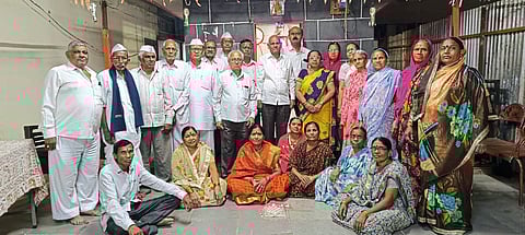 अतिक्रमणे हटवून द्या ज्येष्ठांना आधार