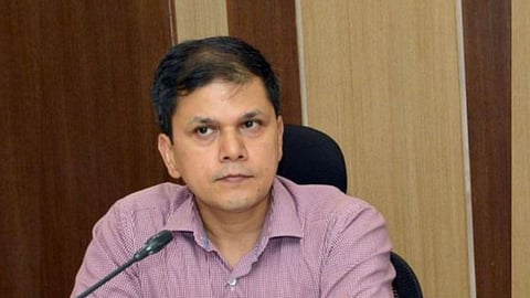 आयुक्त सौरभ राव हे प्रत्येक प्रभाग समिती कार्यालयाला भेट देवून तेथील कार्यपद्धती जाणून घेत आहेत.