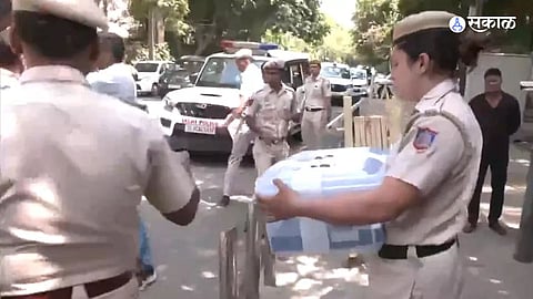 Swati Maliwal Assault Case : केजरीवालांच्या निवासस्थानातून पोलिसांनी CCTV DVR केलं जप्त; पुरावे गोळा करुन टीम रवाना