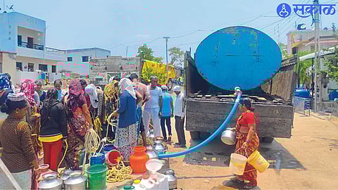 Women filling water from a tanker.