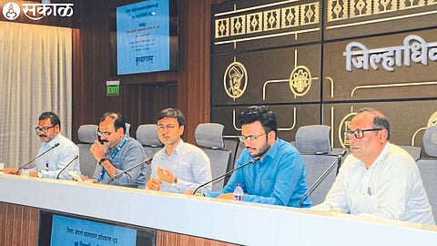 Neighboring Zilla Parishad CEO Vishal Narwade, Deputy Collector Nitin Gawande, District Disaster Management Officer Jitendra Sonwane etc.