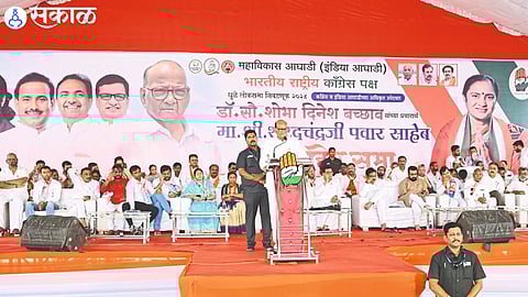 Candidate of Maha Vikas Aghadi in Dhule Lok Sabha Constituency NCP President Sharad Pawar speaking at the public campaign meeting of Dr. Shobha Bachhav
