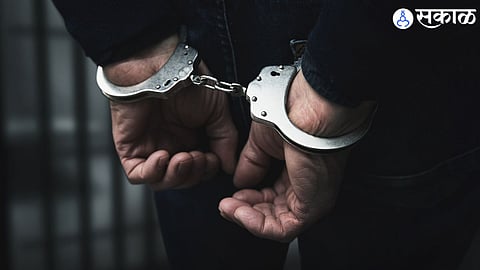 accused arrested for set fire Store when girlfriend stopped talking