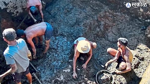 youth celebrate his birthday as clean alang fort