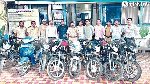 Police inspector Gajanan Padghan and staff while detaining the stolen bike.