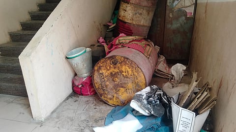 unsanitary conditions in Damodar Raoji Galande hospital building pune