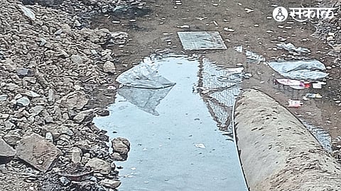 In Khadkali signal area, the water was lost and accumulated in the pit dug due to leakage of vol