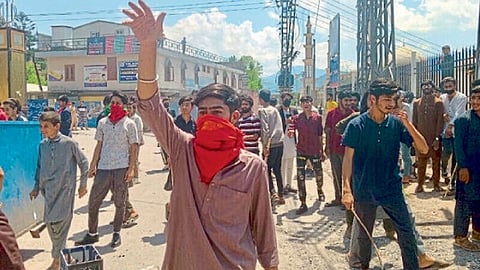 outburst poverty in pakistan