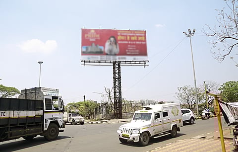 पिंपरी जीवघेणे होर्डींग