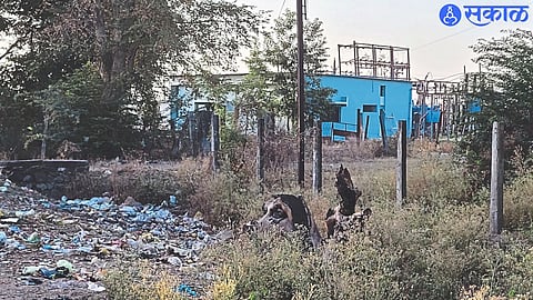 Dirt empire next to electricity distribution office.