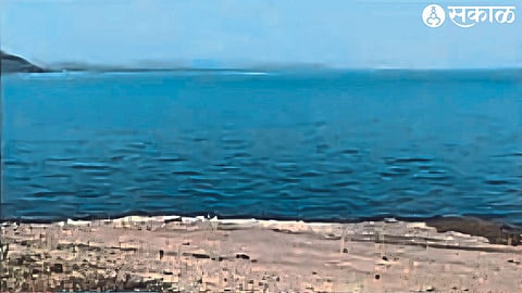 Reduced water storage in Akkalpada project.