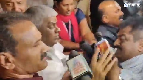 Prajwal Revanna Case : एचडी रेवन्ना एसआयटीच्या ताब्यात; प्रज्ज्वल यांच्याविरोधात CBI कडून ब्लू कॉर्नर नोटीस निघण्याची शक्यता