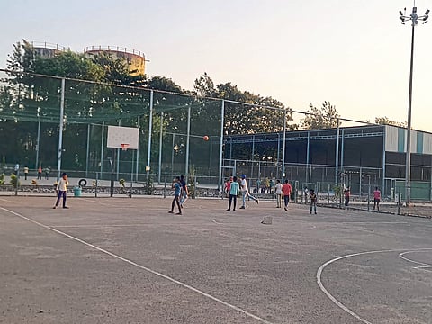 आधुनिक उपकरणांमुळे गजबजले ओतूर क्रिडासंकुलन