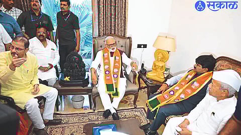 Grand Alliance candidate Hemant Godse met State Food and Civil Supplies Minister Chhagan Bhujbal at Bhujbal Farm.