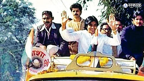 Loksabha election : निवडणूक किस्सा! अमिताभ बच्चन उमेदवार अन् लिपस्टिकच्या खुणा असलेल्या चार हजार मतपत्रिका...