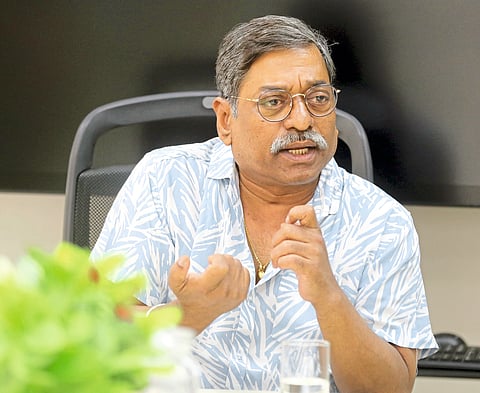 नव्या तंत्रज्ञानातून कलाकारांसमोर नवी आव्हाने
किंवा
नाटक हे माझे पॅशन