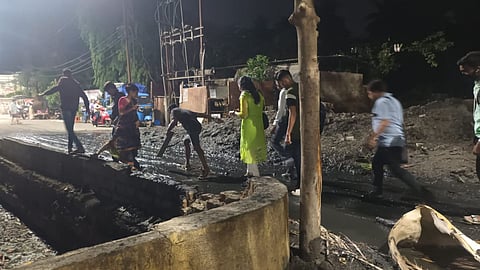 Mumbai News : नाले सफाई ठेकेदाराचा गलथान कारभार