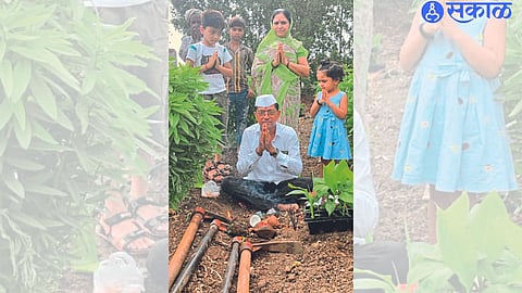 Farmer Dr. Ravindra Nikam during ritual worship of saptnik tissue banana plants.