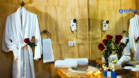 Decor Idea: तुमच्या वॉशरूमला मिळेल हटके लुक, वापरा 'या' खास टिप्स