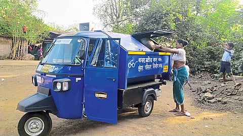 विक्रमगडमधील पाच गावांचा पर्यावरणपूरकमध्ये कायापालट