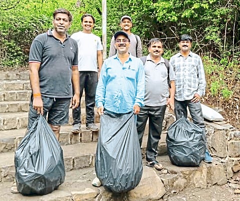 विसापूर किल्ल्यावर स्वच्छता मोहीम, पर्यटकांचे प्रबोधन