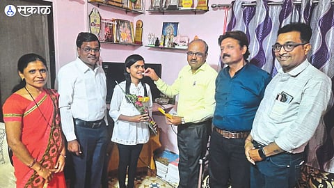 While congratulating Sejal Sinkar, senior teacher of Mahatma Vidyalaya, Pramod Yeole, teacher brother's, Chitra Sinkar and Anil Sinkar.