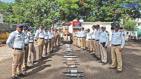 : पोलिसांची मोठी कारवाई, कर्णकर्कश हॉर्न, सायलेन्सरवर फिरवला बुलडोझर