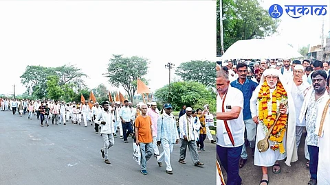 Gadipati Prasad Maharaj of Sant Sakharam Maharaj Sansthan while leaving for Pandharpur on foot. Warkari participating in the second photo.