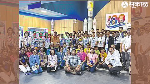 Scientist and President of Nobel Foundation Jaideep Patil and dignitaries along with meritorious students of Nobel Science Talent Search Examination at PSLV Centre.